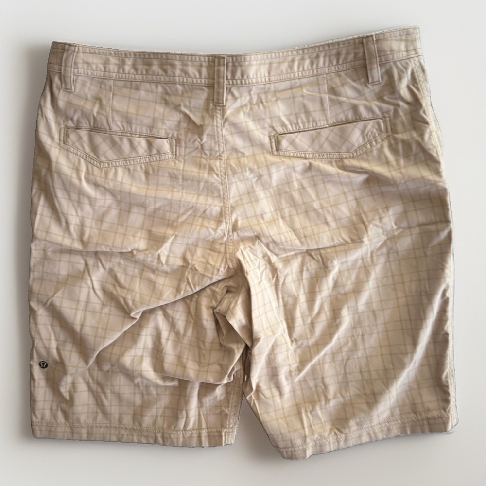 Lululemon Men's Shorts Size 38 Athletic Workout Running Training Activewear - Picture 2 of 5